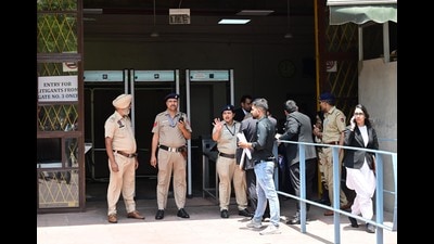 The FIR narrated that inspector Narinder Singh, station house officer of the Sector 3 police station, received an alert from the Chandigarh Police Control Room around 11.01 am on Thursday regarding a possible bomb threat in the court’s complex. (Ravi Kumar/HT) The FIR narrated that inspector Narinder Singh, station house officer of the Sector 3 police station, received an alert from the Chandigarh Police Control Room around 11.01 am on Thursday regarding a possible bomb threat in the court’s complex. (Ravi Kumar/HT)