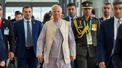 Bangladesh's Chief Adviser Muhammad Yunus, center, arrives at Suvarnabhumi International Airport, in Samut Prakarn Province, Thursday, April 3, 2025. AP/PTI(AP04_03_2025_000187A) (AP) Bangladesh's Chief Adviser Muhammad Yunus, center, arrives at Suvarnabhumi International Airport, in Samut Prakarn Province, Thursday, April 3, 2025. AP/PTI(AP04_03_2025_000187A) (AP)