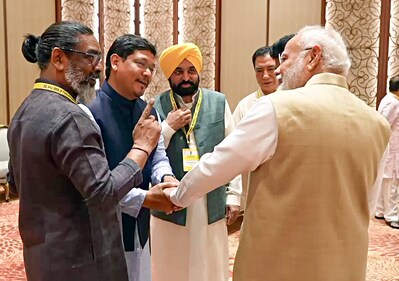 Prime Minister Narendra Modi with Punjab chief minister Bhagwant Mann, Jharkhand chief minister Hemant Soren, Meghalaya CM Conrad Sangma and Telangana chief minister Revanth Reddy during the 10th NITI Aayog Governing Council Meeting at Bharat Mandapam in New Delhi on Saturday. (ANI ) Prime Minister Narendra Modi with Punjab chief minister Bhagwant Mann, Jharkhand chief minister Hemant Soren, Meghalaya CM Conrad Sangma and Telangana chief minister Revanth Reddy during the 10th NITI Aayog Governing Council Meeting at Bharat Mandapam in New Delhi on Saturday. (ANI )