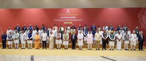 Prime Minister Narendra Modi with union ministers, chief ministers and administrators of various states and UTs during the 10th Governing Council meeting of the Niti Aayog in New Delhi. (Hindustan Times) Prime Minister Narendra Modi with union ministers, chief ministers and administrators of various states and UTs during the 10th Governing Council meeting of the Niti Aayog in New Delhi. (Hindustan Times)