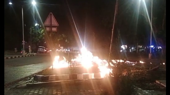 The PNG line was eventually shut off by 8.34 pm, suppressing the fire. (HT)
