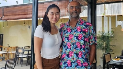 Janney Hujic met a man with a striking resemblance to Piyush Gupta, former CEO of DBS Bank.