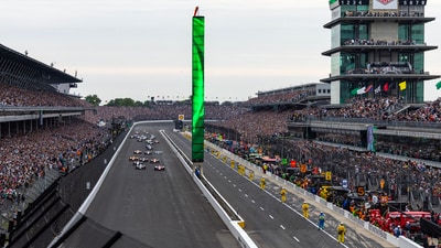 IndyCar Series drivers take the green flag to begin the 109th Running of the Indianapolis 500 at Indianapolis Motor Speedway (IMAGN IMAGES via Reuters Connect)