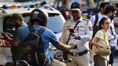 Mumbai police started registering FIRs for rash driving in major way in 2022, when then police commissioner Sanjay Pande directed police officers to register FIRs if motorists were found driving on the wrong side (Hindustan Times) Mumbai police started registering FIRs for rash driving in major way in 2022, when then police commissioner Sanjay Pande directed police officers to register FIRs if motorists were found driving on the wrong side (Hindustan Times)