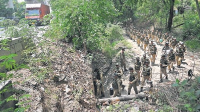 Soldiers use the culvert under the Ring Road near Dhaula Kaun to go from their parade ground to the barracks on May 16. (Vipin Kumar/HT Photo)