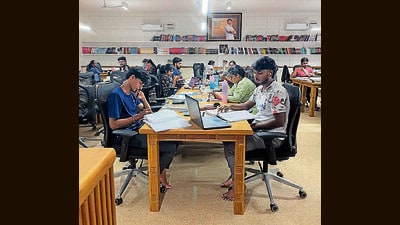 The centres attract everyone from students and professionals, to seasoned office goers, who prefer co-working to commuting. (HT photo) The centres attract everyone from students and professionals, to seasoned office goers, who prefer co-working to commuting. (HT photo)