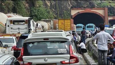 With the monsoon setting in, traffic officials have warned of more frequent delays in the coming weeks. (HT PHOTO) With the monsoon setting in, traffic officials have warned of more frequent delays in the coming weeks. (HT PHOTO)