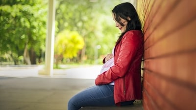 Tips on understanding and embracing body image changes during pregnancy. (Image by Pixabay)