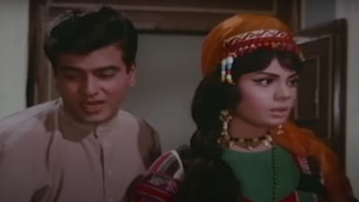 Jeetendra and Mumtaz in a still from Boond Jo Ban Gayee Moti. Jeetendra and Mumtaz in a still from Boond Jo Ban Gayee Moti.