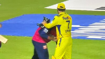 Vaibhav Suryavanshi touched MS Dhoni's feet after CSK vs RR match. (X Image) Vaibhav Suryavanshi touched MS Dhoni's feet after CSK vs RR match. (X Image)