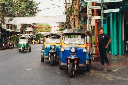 Bangkok’s pavements can be dangerous. Watch out for uneven streets and sidewalks. Bangkok’s pavements can be dangerous. Watch out for uneven streets and sidewalks.