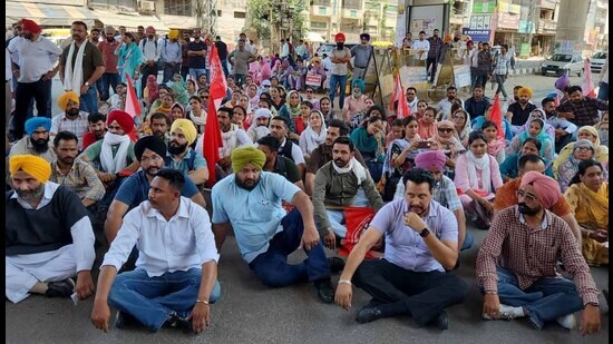 NSQF teachers holding a protest against state government’s unfulfilled promises in Ludhiana on Sunday. (HT Photo)