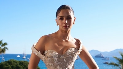 Alia Bhatt made her debut with Karan Johar's Student Of The Year at the age of 19. Alia Bhatt made her debut with Karan Johar's Student Of The Year at the age of 19.