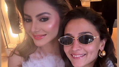 Alia Bhatt and Urvashi Rautela posed for a photo. Alia Bhatt and Urvashi Rautela posed for a photo.