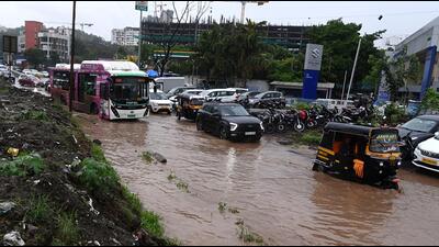 Pune district continued to receive heavy rainfall on Monday causing traffic jams and water logging (Mahendra Kolhe/HT) Pune district continued to receive heavy rainfall on Monday causing traffic jams and water logging (Mahendra Kolhe/HT)
