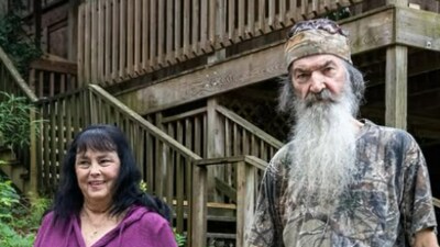 Phil Robertson dies: All on Duck Dynasty patriarch's wife Miss Kay and 5 children (officialphilrobertson/Instagram) Phil Robertson dies: All on Duck Dynasty patriarch's wife Miss Kay and 5 children (officialphilrobertson/Instagram)