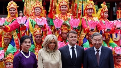 Vietnam's Communist Party General Secretary To Lam (R), his wife Ngo Phong Ly, France's President Emmanuel Macron (2nd R) and his wife Brigitte Macron pose for a picture with traditional dance performers during a luncheon at the Temple of Literature in Hanoi on May 26, 2025. (Photo by Chalinee Thirasupa / POOL / AFP) (AFP) Vietnam's Communist Party General Secretary To Lam (R), his wife Ngo Phong Ly, France's President Emmanuel Macron (2nd R) and his wife Brigitte Macron pose for a picture with traditional dance performers during a luncheon at the Temple of Literature in Hanoi on May 26, 2025. (Photo by Chalinee Thirasupa / POOL / AFP) (AFP)