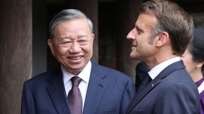 France's President Emmanuel Macron (R) and Vietnam's General Secretary of the Communist Party To Lam (L) visit the Temple of Literature in Hanoi on May 26, 2025. (Photo by Ludovic MARIN / AFP) (AFP) France's President Emmanuel Macron (R) and Vietnam's General Secretary of the Communist Party To Lam (L) visit the Temple of Literature in Hanoi on May 26, 2025. (Photo by Ludovic MARIN / AFP) (AFP)