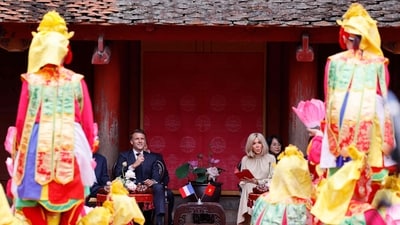 France's President Emmanuel Macron (C-L) and his wife Brigitte Macron attend a ceremony at the Temple of Literature in Hanoi on May 26, 2025. (Photo by Ludovic MARIN / AFP) (AFP) France's President Emmanuel Macron (C-L) and his wife Brigitte Macron attend a ceremony at the Temple of Literature in Hanoi on May 26, 2025. (Photo by Ludovic MARIN / AFP) (AFP)