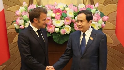 France's President Emmanuel Macron (L) meets with Vietnam's Chairman of the National Assembly Tran Thanh Man at the National Assembly in Hanoi on May 26, 2025. (Photo by Ludovic MARIN / AFP) (AFP) France's President Emmanuel Macron (L) meets with Vietnam's Chairman of the National Assembly Tran Thanh Man at the National Assembly in Hanoi on May 26, 2025. (Photo by Ludovic MARIN / AFP) (AFP)