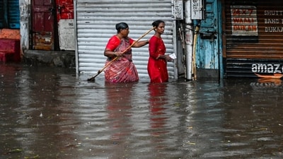 Severe waterlogging cases were reported from several parts of Mumbai, which recorded 37 mm of rainfall as per the BMC. The Eastern suburbs received 15 mm and Western suburbs received 18mm in the last 24 hours, as of 8 am on Monday. (Raju Shinde/HT Photo) Severe waterlogging cases were reported from several parts of Mumbai, which recorded 37 mm of rainfall as per the BMC. The Eastern suburbs received 15 mm and Western suburbs received 18mm in the last 24 hours, as of 8 am on Monday. (Raju Shinde/HT Photo)