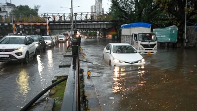 Cars and vehicles were submerged on the flooded roads as rain continued to lash the financial capital. Sion circle, Dadar TT, Hindmata, Bindu Madhav junction in Worli and Five gardens area reported the major waterlogging issues. (Raju Shinde/HT Photo) Cars and vehicles were submerged on the flooded roads as rain continued to lash the financial capital. Sion circle, Dadar TT, Hindmata, Bindu Madhav junction in Worli and Five gardens area reported the major waterlogging issues. (Raju Shinde/HT Photo)