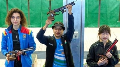 Kanak Budhwar (centre) defeated European Champion Anna Dulce (L) and Chen Yen-Ching of Chinese Taipei (R) to clinch gold in ISSF Junior World Cup 2025. (Photo: X) Kanak Budhwar (centre) defeated European Champion Anna Dulce (L) and Chen Yen-Ching of Chinese Taipei (R) to clinch gold in ISSF Junior World Cup 2025. (Photo: X)