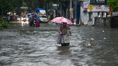 Some low-lying areas in Mumbai witnessed flooding after heavy rainfall and thunderstorm. (Raju Shinde/HT)