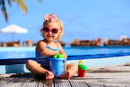 Babies when they go swimming need to apply child-friendly sunscreen. (Shutterstock) Babies when they go swimming need to apply child-friendly sunscreen. (Shutterstock)