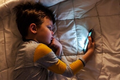 Parents let children spend more time on their phones, which affects their sleep patterns. (Shutterstock)