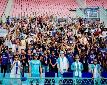 Digvijay Rathi, Will O’Rourke, Justin Langer and Ravi Bishnoi with LSG Brigade members (Photo: Instagram) Digvijay Rathi, Will O’Rourke, Justin Langer and Ravi Bishnoi with LSG Brigade members (Photo: Instagram)