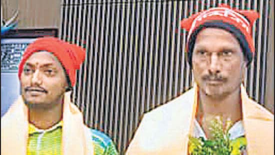Local heroes brave Ulhas river to rescue stranded shepherds