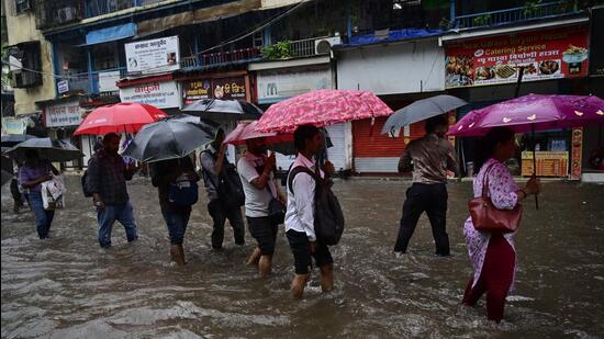 Mumbai, India - May 26, 2025:Water logging at Parel, in Mumbai, India, on Monday, May 26, 2025. (Photo by Anshuman Poyrekar/ Hindustan Times) (Hindustan Times)