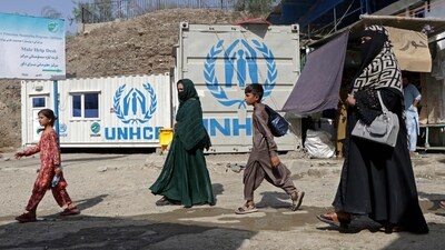 Afghan refugees walk upon their arrival from Pakistan near the Afghanistan-Pakistan Torkham border in Nangarhar province on May 19, 2025. (AFP) Afghan refugees walk upon their arrival from Pakistan near the Afghanistan-Pakistan Torkham border in Nangarhar province on May 19, 2025. (AFP)