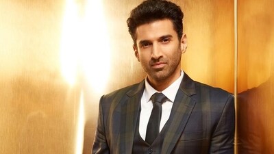 Aditya Roy Kapur lives in Bandra West, Mumbai. Aditya Roy Kapur lives in Bandra West, Mumbai.