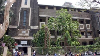 At R A Podar College in Matunga, the traditional BCom cut-off was 94.33% compared to 94% last year (Hindustan Times) At R A Podar College in Matunga, the traditional BCom cut-off was 94.33% compared to 94% last year (Hindustan Times)