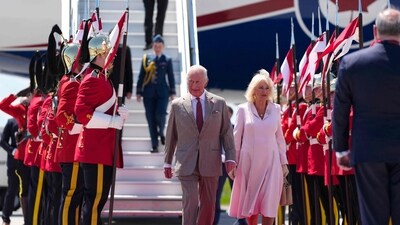 Britain's King Charles III and Britain's Queen Camilla are greeted by an honour guard after arriving at Macdonald-Cartier International Airport in Ottawa, Canada, May 26, 2025. (AFP) Britain's King Charles III and Britain's Queen Camilla are greeted by an honour guard after arriving at Macdonald-Cartier International Airport in Ottawa, Canada, May 26, 2025. (AFP)
