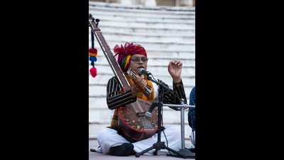 Kaluram Bamaniya in performance (Jodhpur RIFF) Kaluram Bamaniya in performance (Jodhpur RIFF)