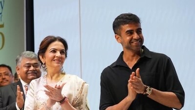 Nikhil Kamath joined Nita Ambani for the graduation ceremony at DAIS. ( Instagram/@daismumbai) Nikhil Kamath joined Nita Ambani for the graduation ceremony at DAIS. ( Instagram/@daismumbai)