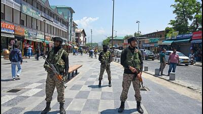 Paramilitary soldiers stand guard along a street in Srinagar on 15 May. (Photo:Waseem Andrabi /HT File Photo) Paramilitary soldiers stand guard along a street in Srinagar on 15 May. (Photo:Waseem Andrabi /HT File Photo)