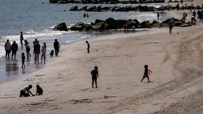 Kids enjoy the beach on Memorial Day at Coney Island Beach in the Brooklyn borough of New York City, U.S., May 26, 2025. REUTERS/Angelina Katsanis (REUTERS)