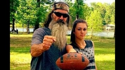 Phil Robertson death: Duck Dynasty star Sadie Robertson reveals grandpa's final words, moves netizens (legitsadierob/Instagram) Phil Robertson death: Duck Dynasty star Sadie Robertson reveals grandpa's final words, moves netizens (legitsadierob/Instagram)