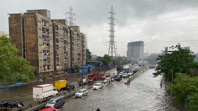 Mumbai real estate: As city braces for the monsoon, frustrated residents - both homebuyers and renters - have taken to social media to voice their concerns over recurring waterlogging, flooding (Pratik Chorge / HT Photo)