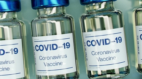 350 Americans died from COVID-19 last week, (UnSplash)