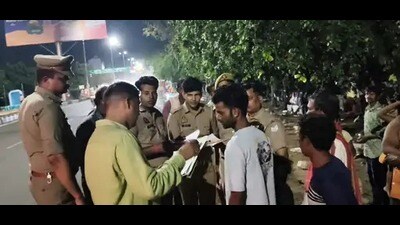 Cops check the documents during the drive in Bareilly. (HT Photo) Cops check the documents during the drive in Bareilly. (HT Photo)