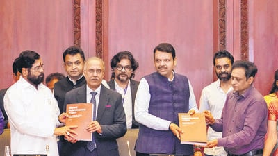 DyCM Eknath Shinde, Anil Kumar Sardana’s Navbharat Mega Developers, CM Fadnavis, CEO of Dharavi Development Project SVR Srinivas at the meeting DyCM Eknath Shinde, Anil Kumar Sardana’s Navbharat Mega Developers, CM Fadnavis, CEO of Dharavi Development Project SVR Srinivas at the meeting