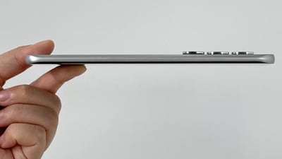 A leaked hands-on video has revealed the slim design of the upcoming Infinix Hot 60 Pro Plus and compares it directly with the Samsung Galaxy S25 Edge. (@UniverseIce) A leaked hands-on video has revealed the slim design of the upcoming Infinix Hot 60 Pro Plus and compares it directly with the Samsung Galaxy S25 Edge. (@UniverseIce)