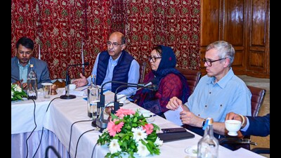 Jammu and Kashmir chief minister Omar Abdullah holds a meeting of administrative secretaries/HoDs in Gulmarg on Wednesday. (ANI) Jammu and Kashmir chief minister Omar Abdullah holds a meeting of administrative secretaries/HoDs in Gulmarg on Wednesday. (ANI)