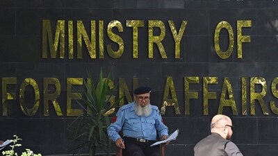 A police officer keeps vigil outside the Pakistan's ministry of foreign affairs, in Islamabad. (AFP file photo)