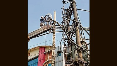 The PSPCL has begun floating tenders for hiring skilled and unskilled workers temporarily through private contractors (HT Photo) The PSPCL has begun floating tenders for hiring skilled and unskilled workers temporarily through private contractors (HT Photo)